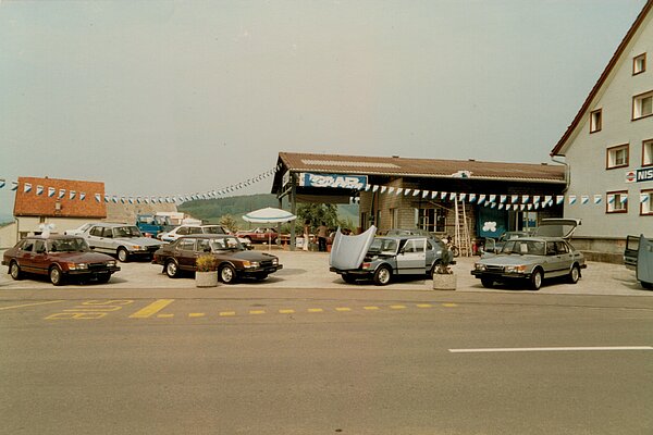 Saab Fahrzeuge bei Auto Baier im Juni 1984.